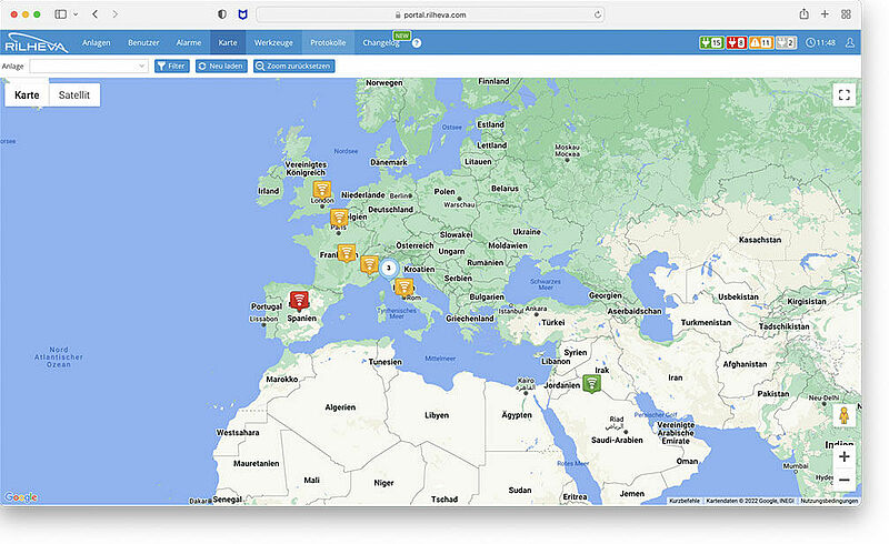 Übersicht Ihrer Anlagen inkl. Status auf einer Landkarte.